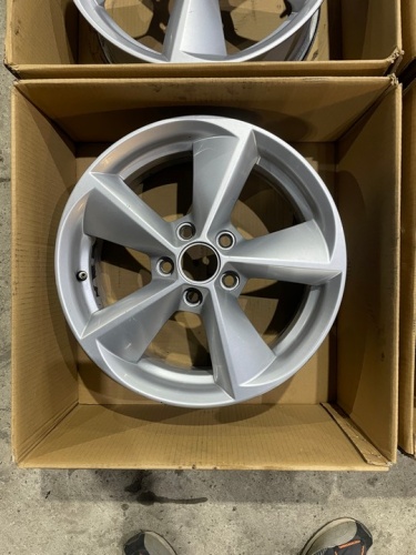 Литые диски Skoda R16 5x112 ET50 DIA57.1 6.5j