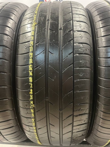 Kumho Ecsta HS52 R17	215/50