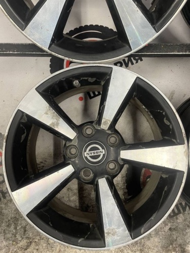 Литые Nissan R16 R16 6.5J 5*114.3 ET40 d66.1
