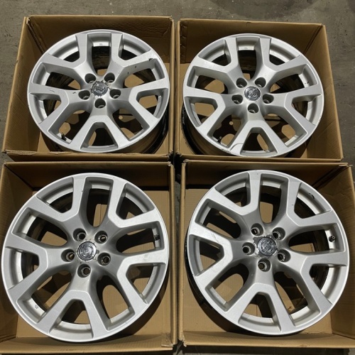 Литые диски NIssan R18 5x114.3 ET40 DIA66.1 7J