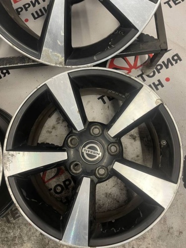 Литые Nissan R16 R16 6.5J 5*114.3 ET40 d66.1