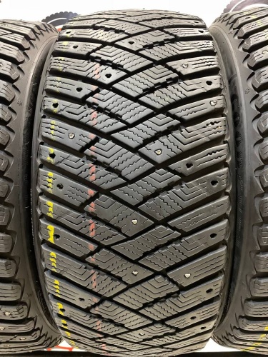 Goodyear UltraGrip ice artic 225/40/18