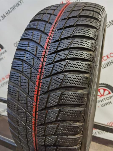 Bridgestone LM 001 R17 215/50