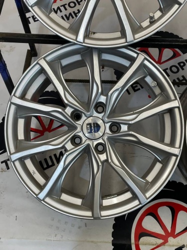 Литье Ниссан R17 5*114,3	7,5J ET45 ЦО 66,1