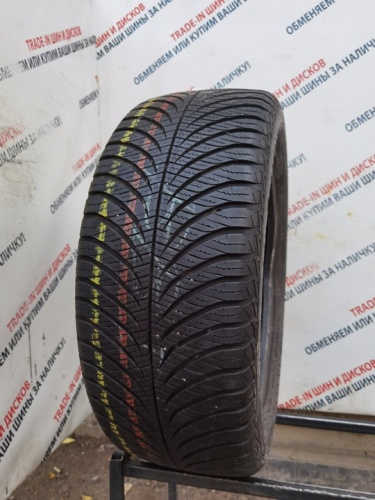 Goodyear Vector 4Seasons R17	215/50 (2)