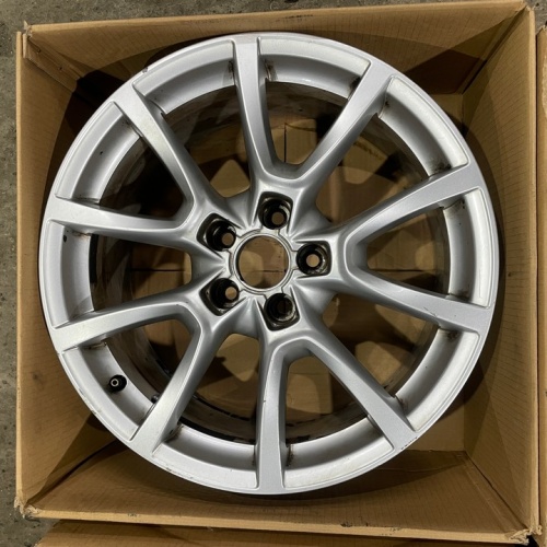 Литые диски Audi Original R18 5x112 et39 DIA66.5 8j