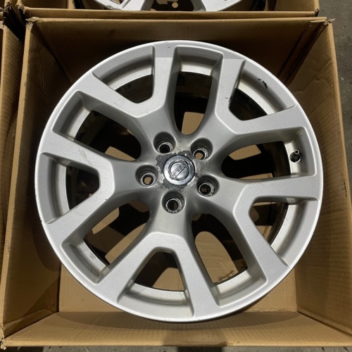 Литые диски NIssan R18 5x114.3 ET40 DIA66.1 7J