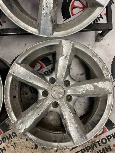 Литые  R17 5х114.3 ЦО 64.1 ЕТ40 7J