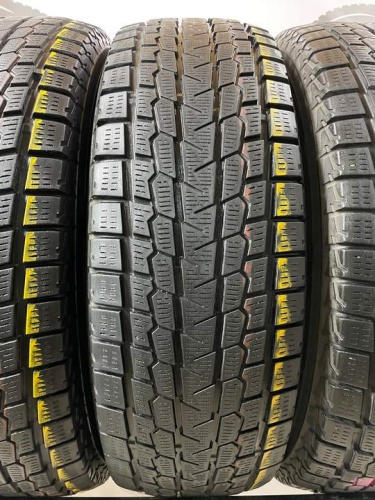 Yokohama Ice Guard GO75 R16 215/70