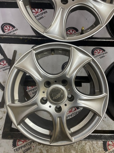Литые диски  R15 5*114.3 ЦО72.6 ЕТ45 6.5J