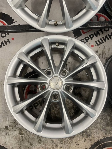 Литые  R15 5х114.3 ЦО66.1 ЕТ52 6.5J