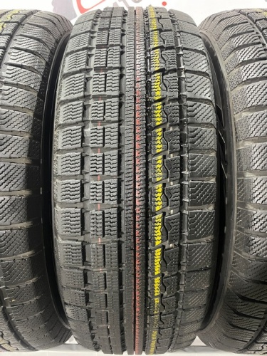 Toyo Winter Tranpath MK4a R16 215/70
