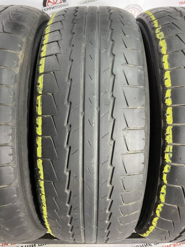 Kumho Road Venture ST  R17 235/65