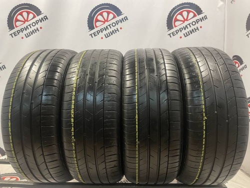 Kumho Ecsta HS52 R17	215/50
