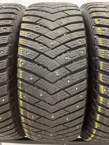 Goodyear UltraGrip Ice Artick 4x4 SUV 235/60 R17
